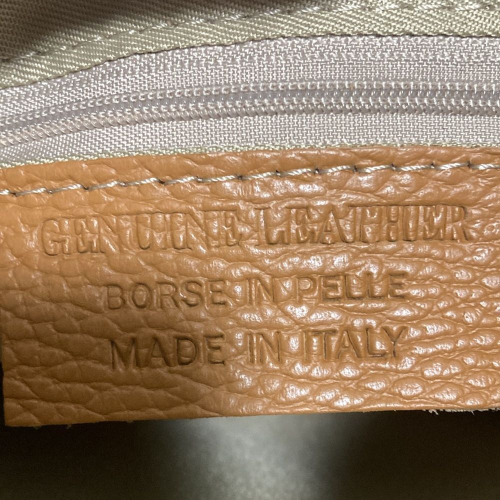 NWT Silvano Borgatti Leather Bag with Top Zipper, Tassel and Detachable Chain. - Picture 7 of 8